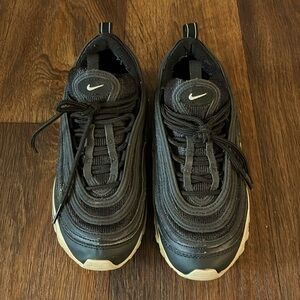 Sneakers. Men’s size 5.5